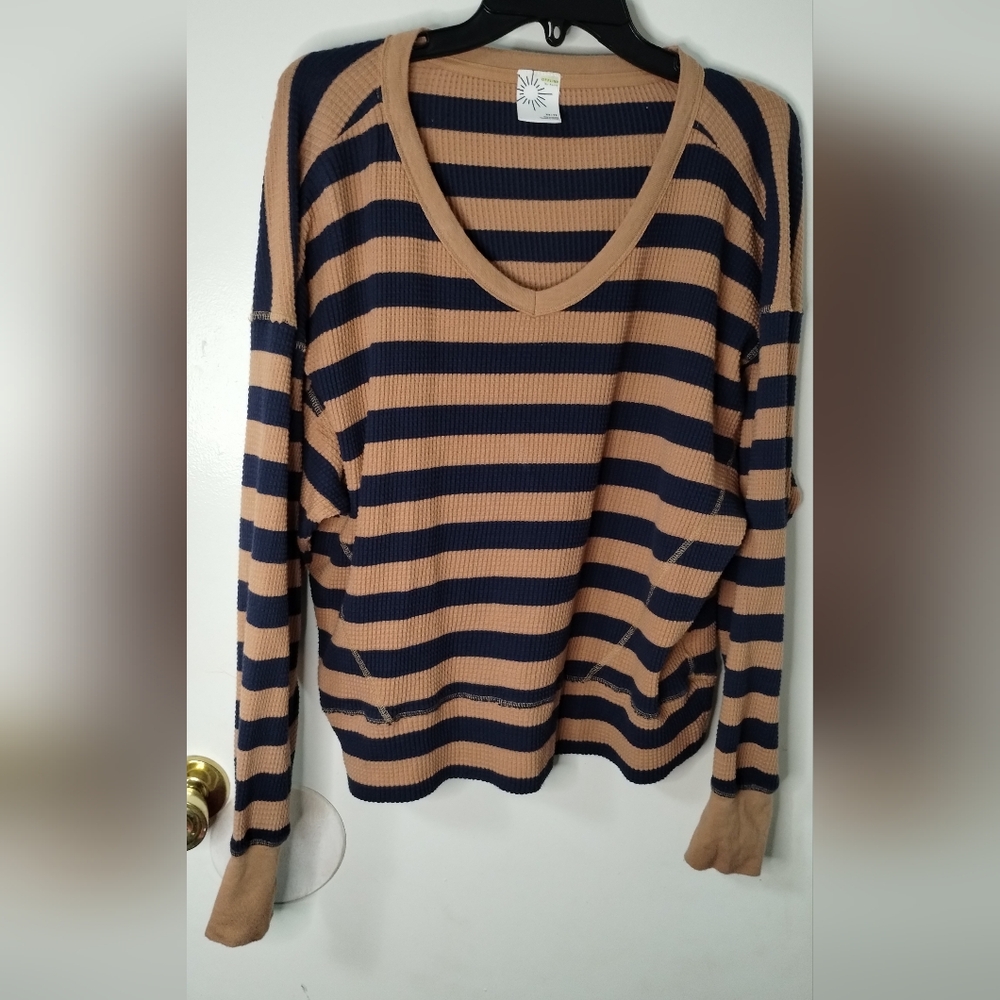 OFFLINE by Aerie XS Striped Long‎ Sleeve Waffle Knit V-Neck Top Beige & Navy